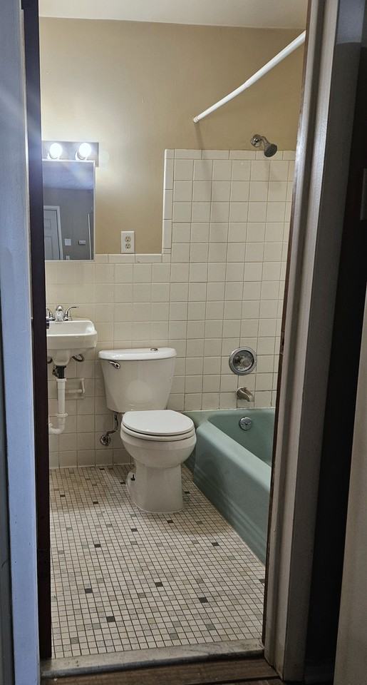 Lake Ripley Apartments - Photo 7 of 18