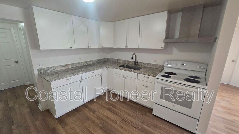 8819 W Robson St - Photo 4 of 24