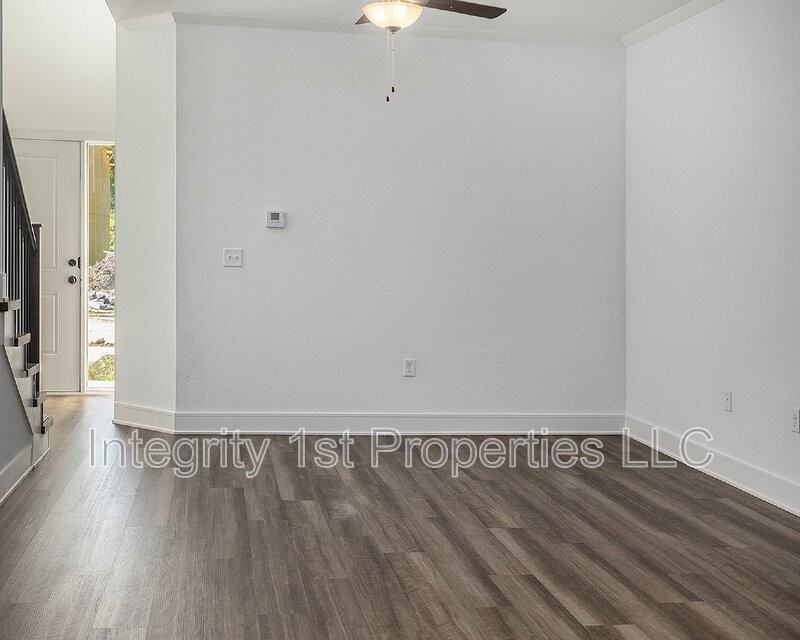 8819 N Helena Ave - Photo 7 of 19