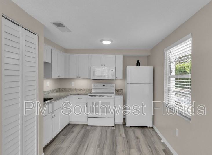 1673 Cherry Lane - Photo 2 of 20