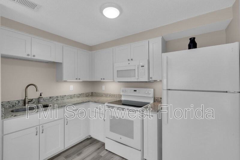 1673 Cherry Lane - Photo 3 of 20