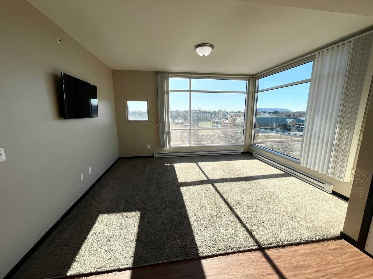 Stadium Center Lofts - Photo 6 of 36