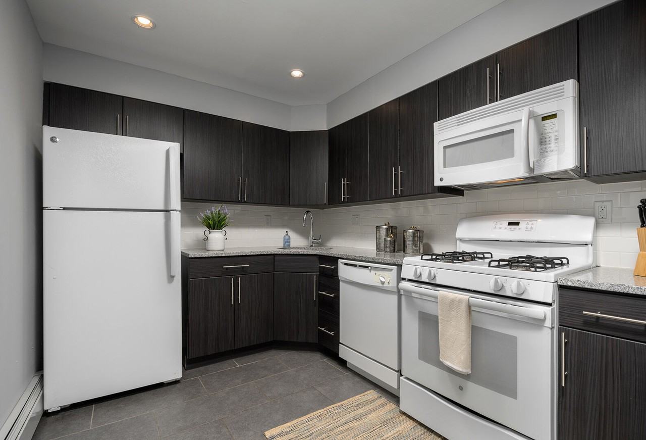 Donna Court Apartments - Photo 5 of 17