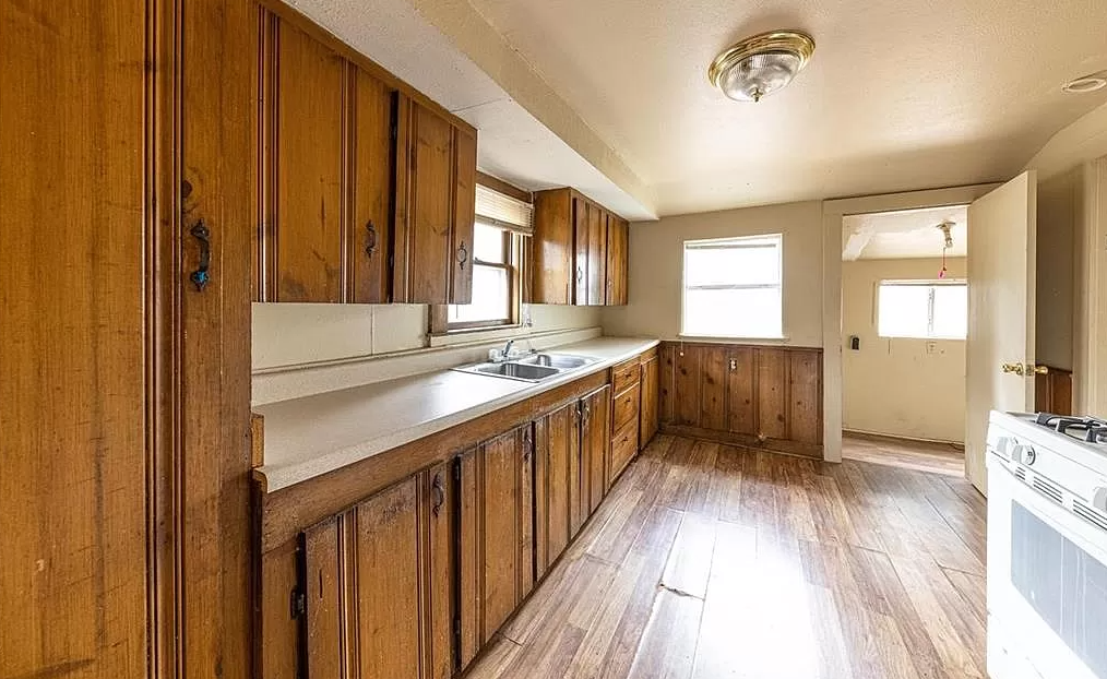 305 East Columbia Street - Photo 2 of 16