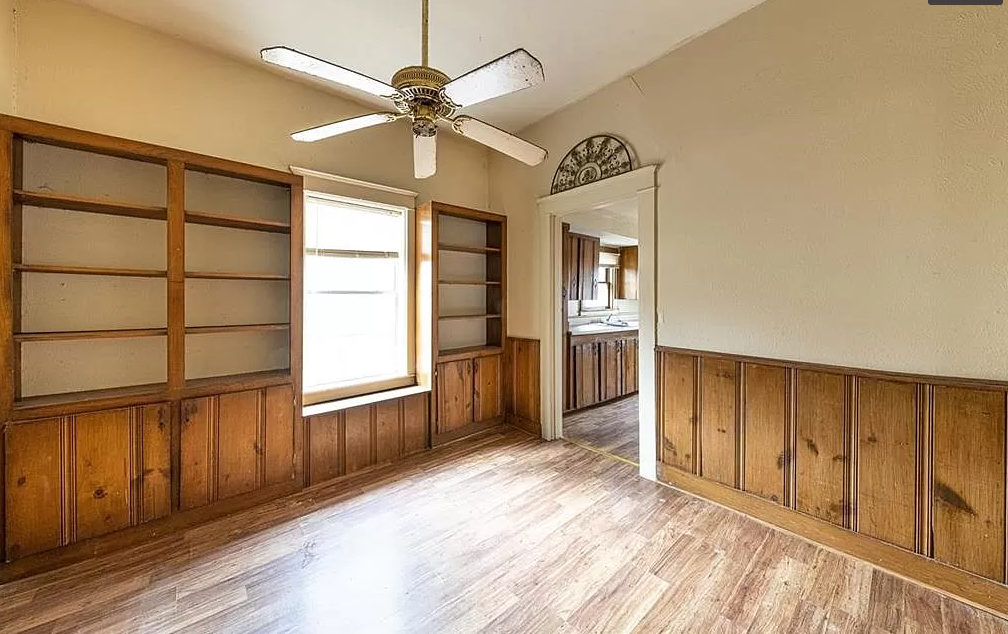 305 East Columbia Street - Photo 3 of 16