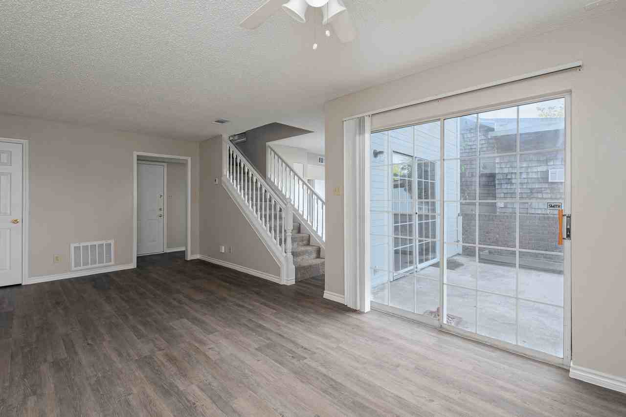 Tennessee 09 - 900 - Photo 2 of 21