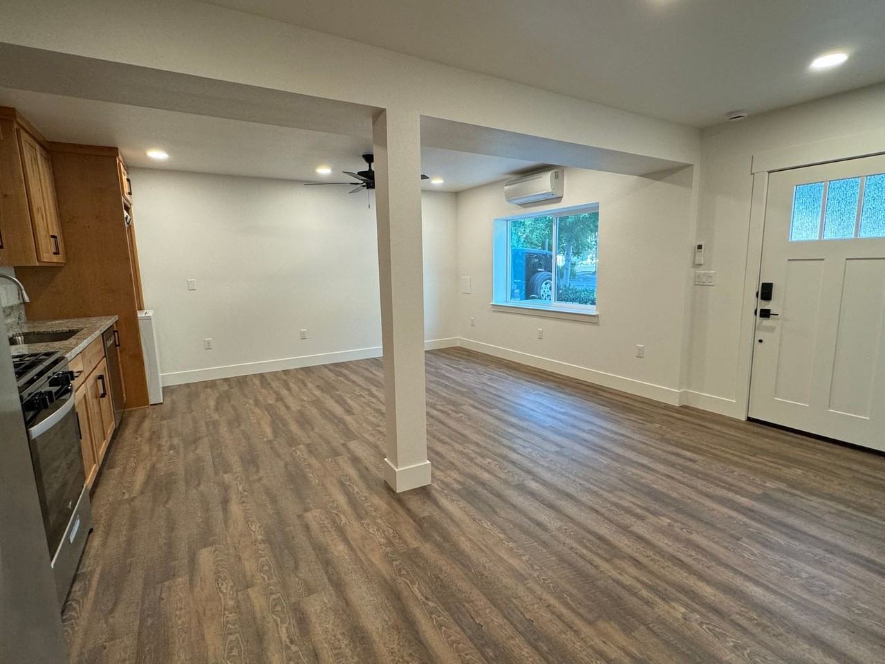 848 W 1st Street - Photo 3 of 20