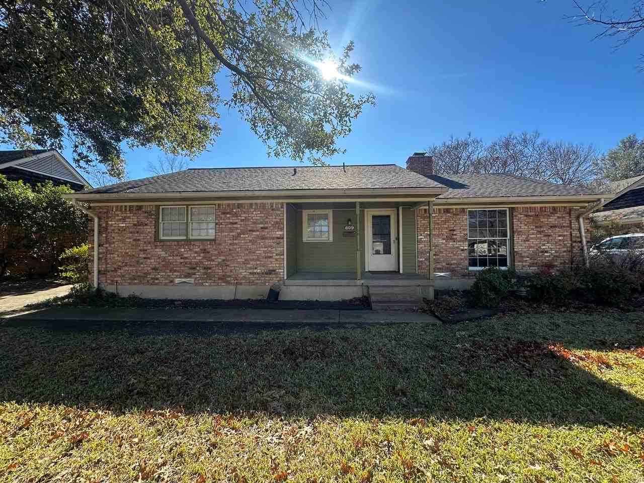 609 Winchester Dr - Photo 3 of 39