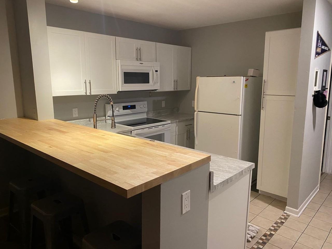 1342 Hunters Rd Apt B - Photo 2 of 18