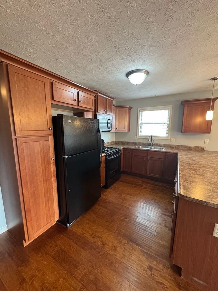 1014 Wartburg Dr - Photo 2 of 10