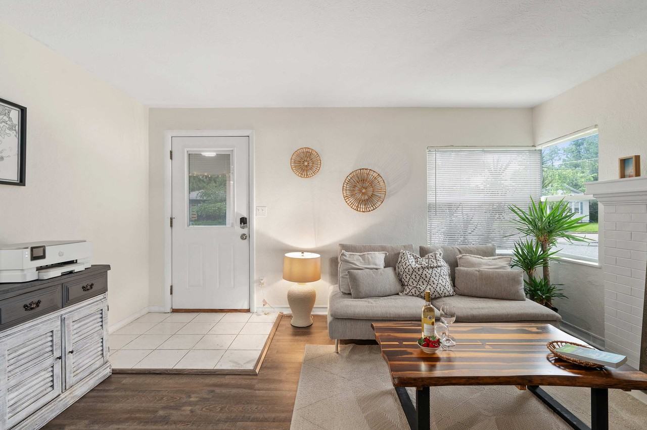 102 W King St #1029870P - Photo 3 of 28