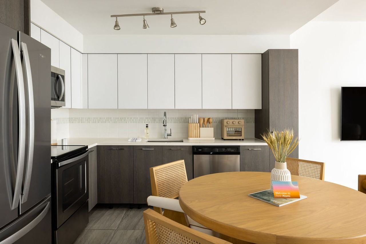 698 Ne 1st Ave #1040498P - Photo 3 of 6