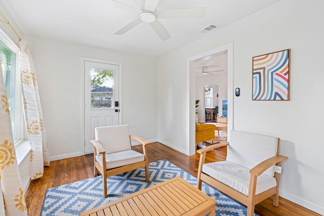 111 King Street #1018200P - Photo 4 of 36