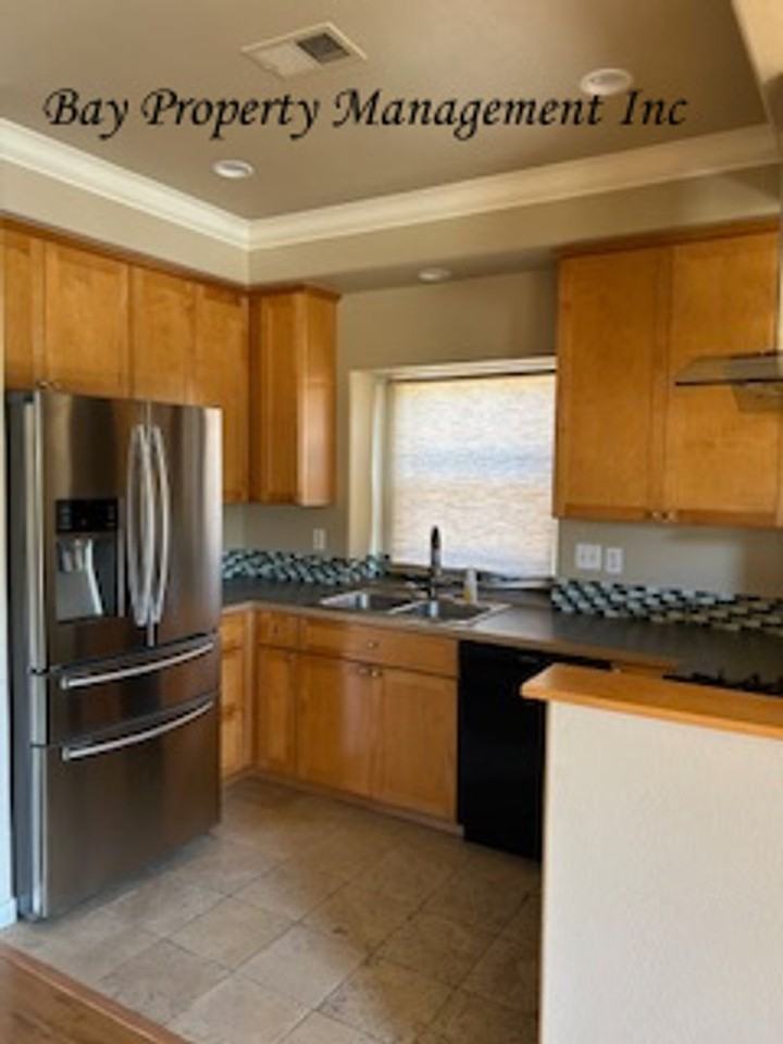 599 Lopez Ave - Photo 3 of 9