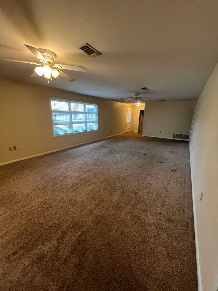 2349 S 35th St - Photo 3 of 19