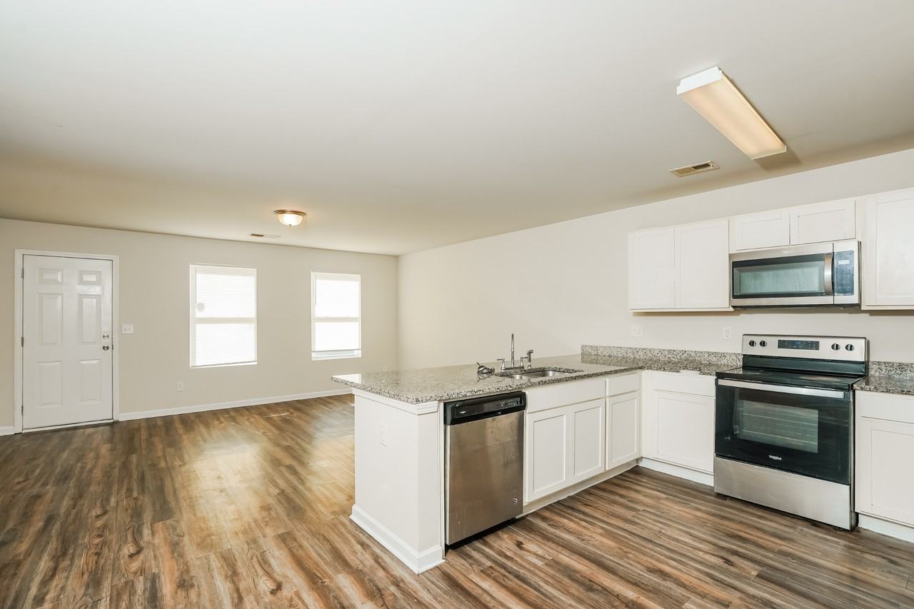 401 Hawthorn Trl - Photo 5 of 17