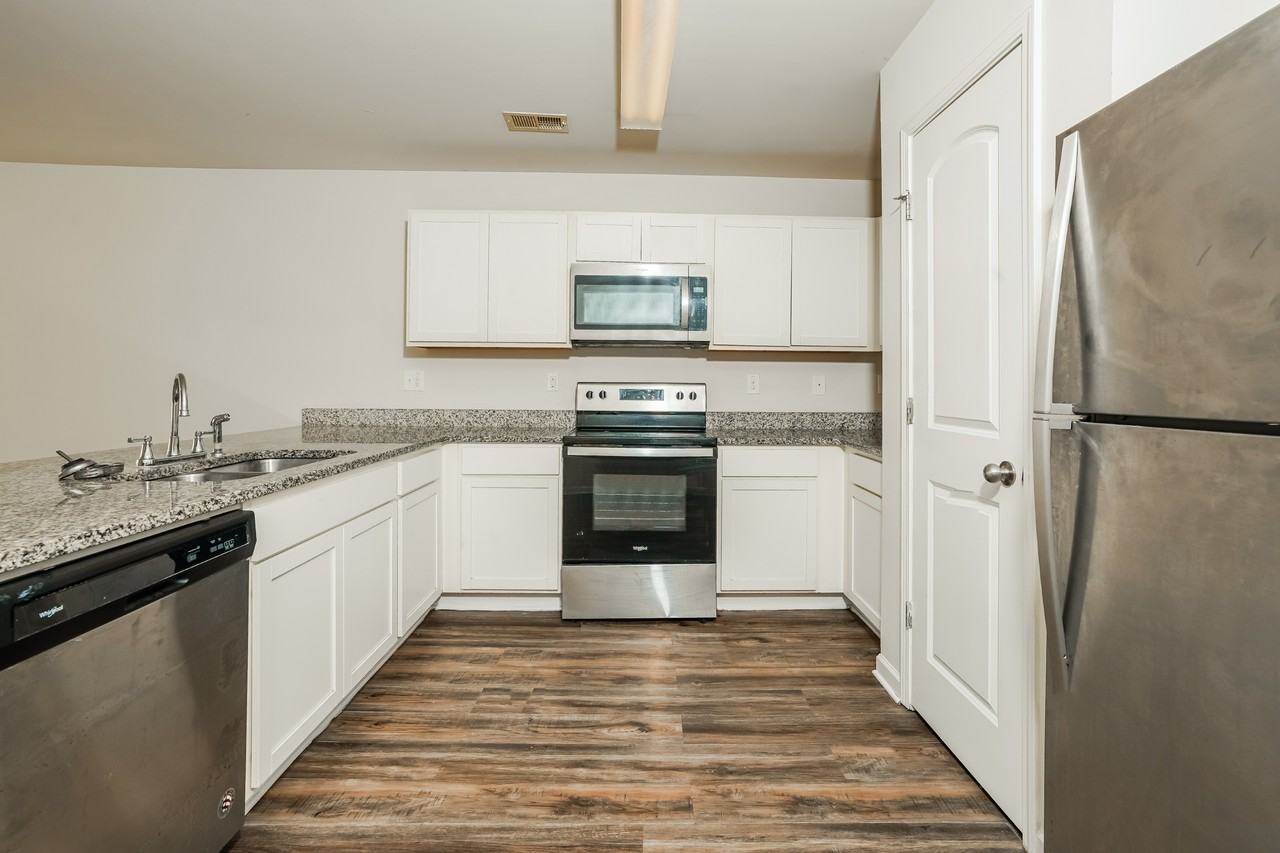 401 Hawthorn Trl - Photo 6 of 17