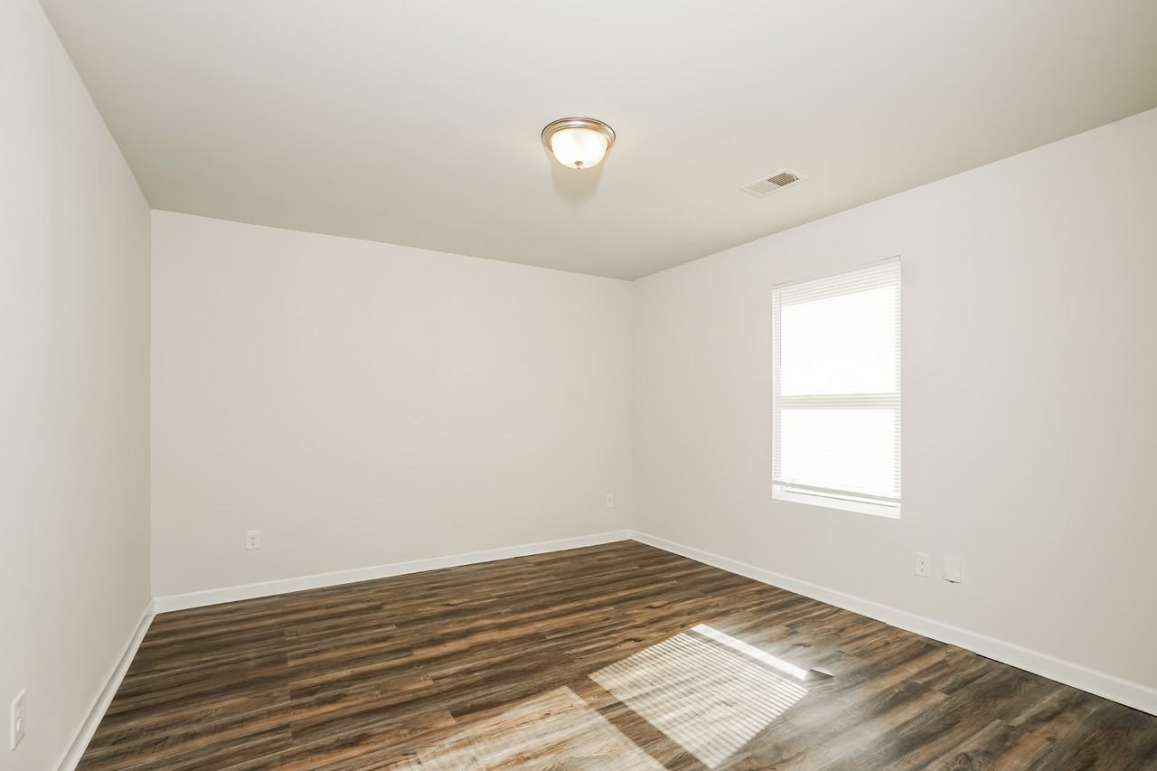 401 Hawthorn Trl - Photo 7 of 17