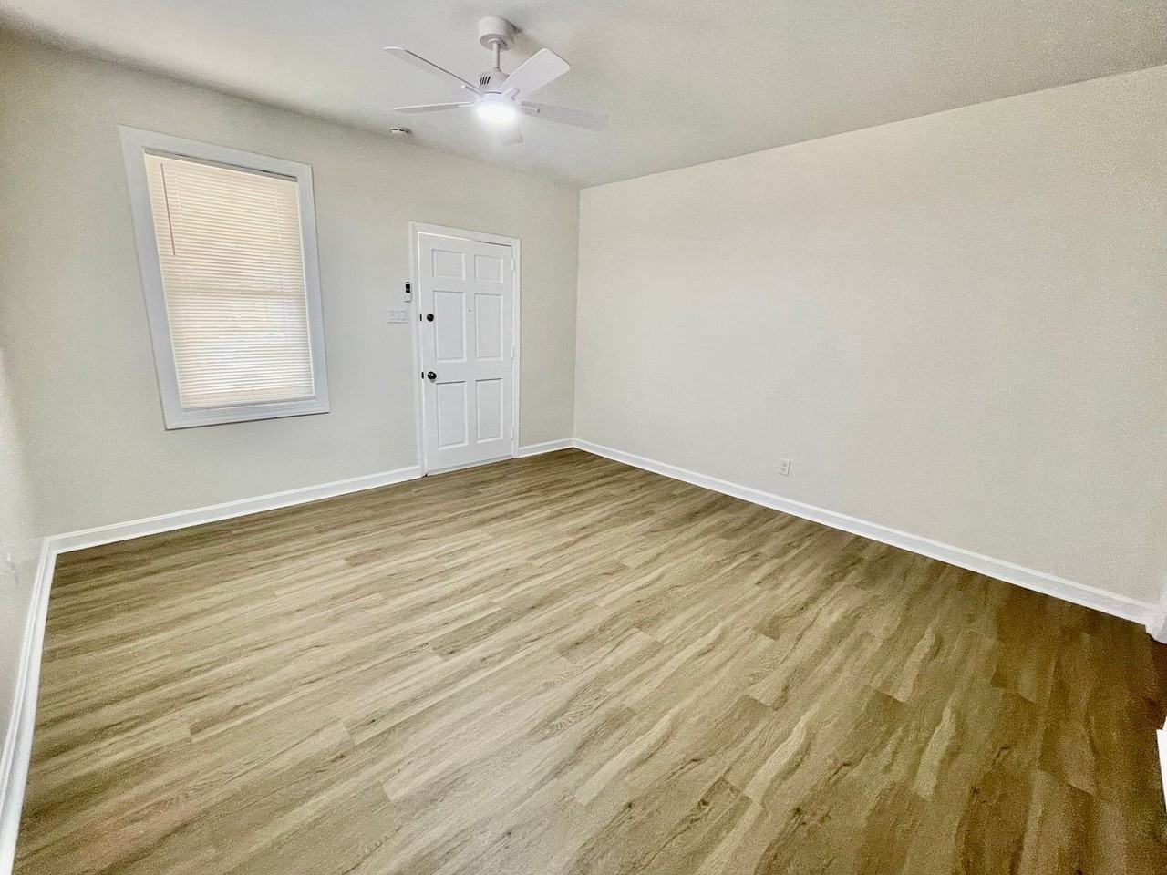 105 Summit St - Photo 4 of 11