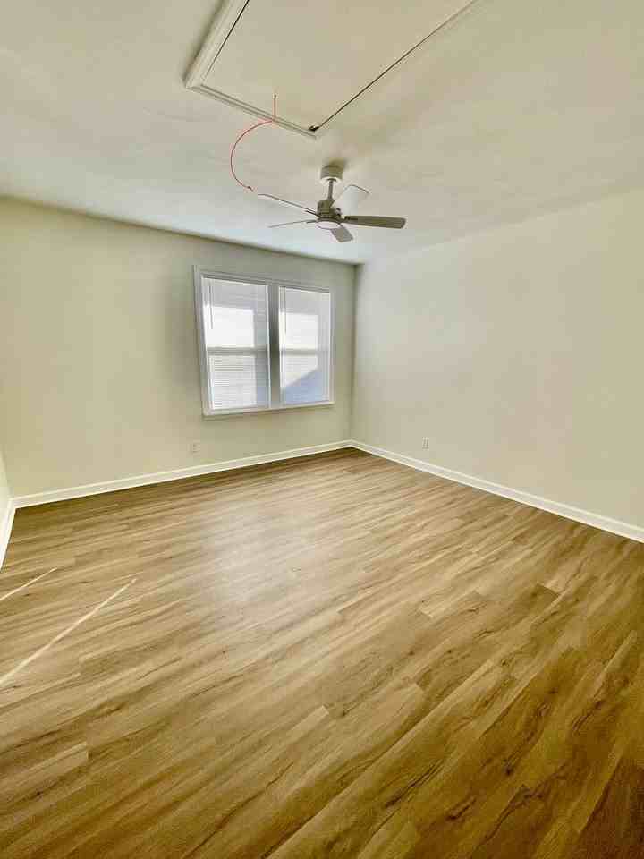105 Summit St - Photo 7 of 11