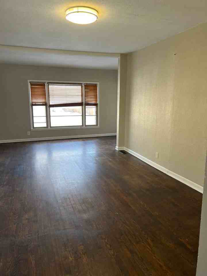 1480 E Cairo St - Photo 3 of 20