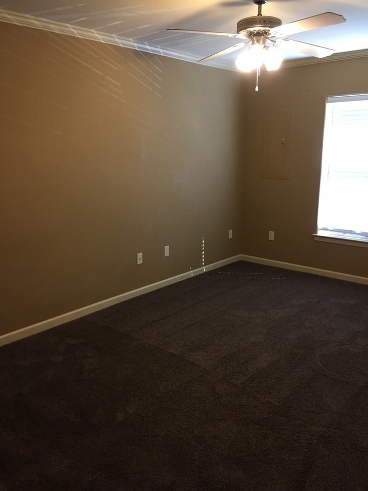 113 Padre Dr - Photo 3 of 10