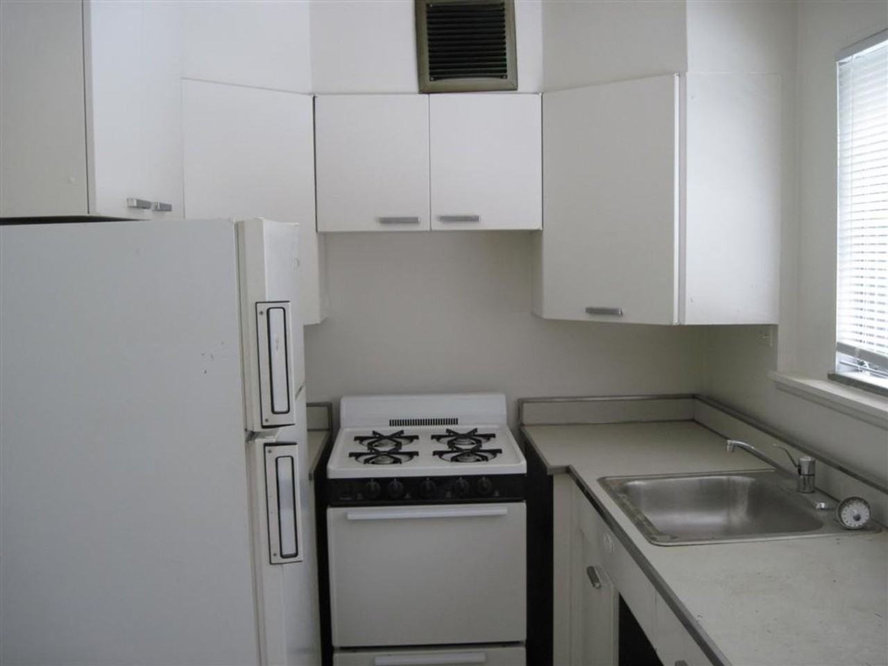 300 - *745-771 St. Johns Townhomes* - Photo 3 of 9