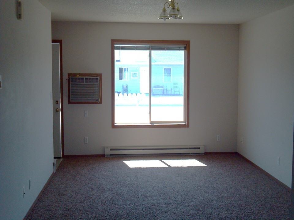 606 E Spruce Court - Photo 3 of 15