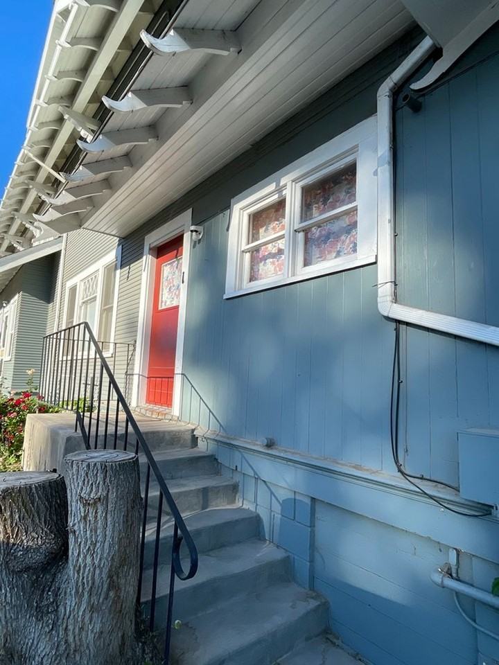 330 W 1st St #1 - Photo 2 of 11