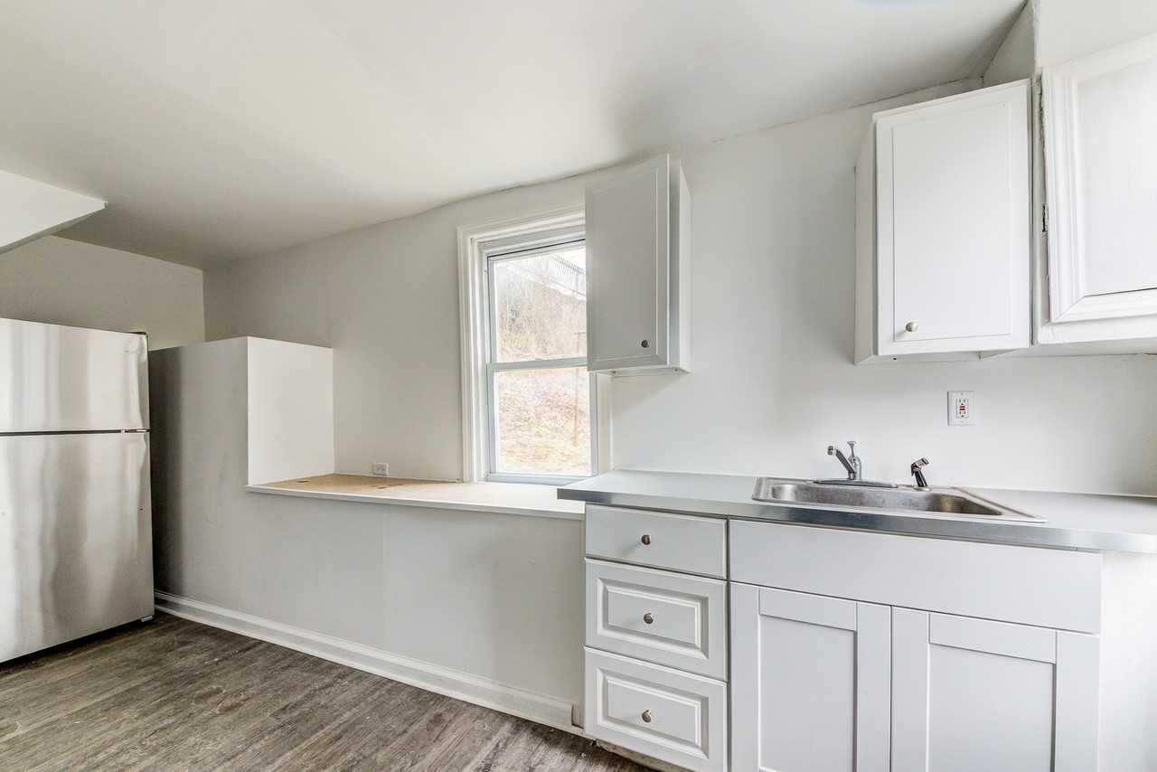 1840 Saint Patrick St - Photo 2 of 9