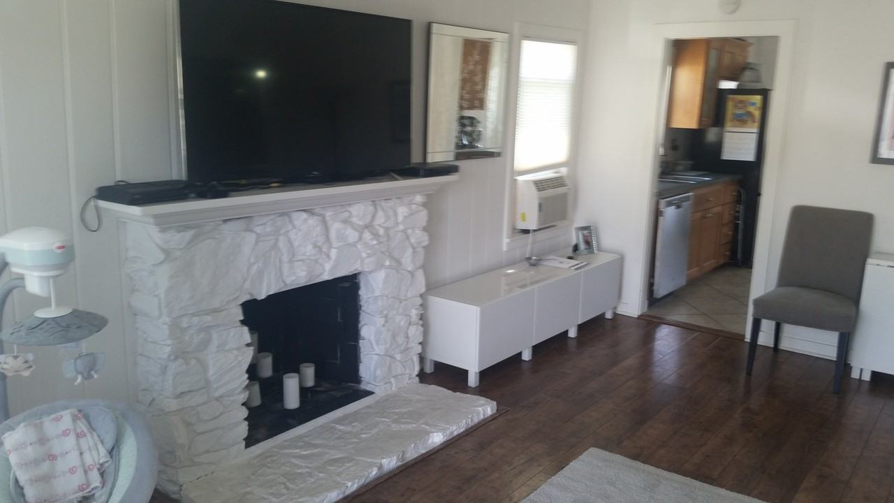 4214 Kansas St - Photo 4 of 17