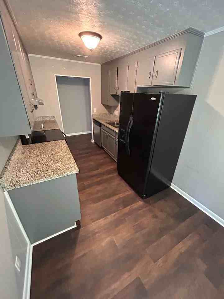 302 Briarhill Rd - Photo 3 of 17