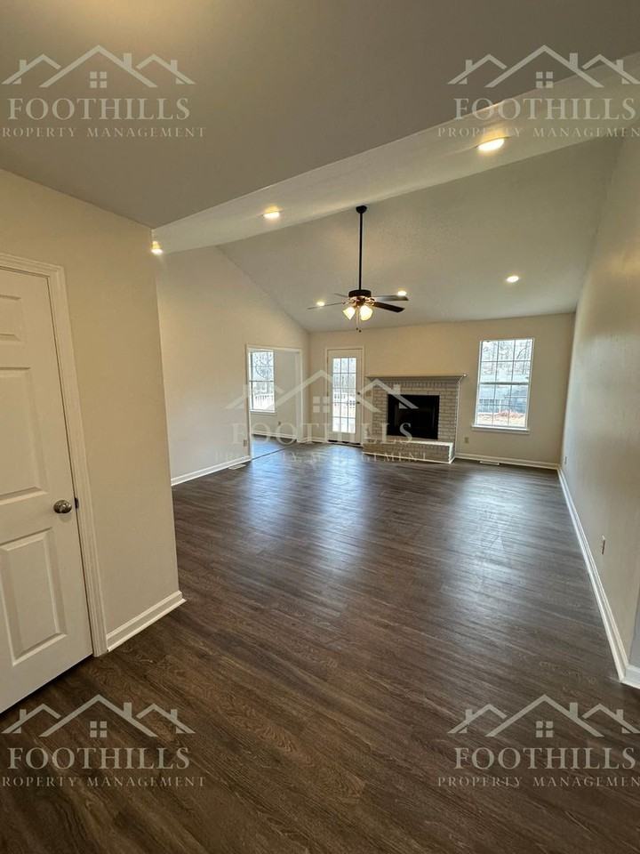 3109 Pinehurst Ln - Photo 2 of 22