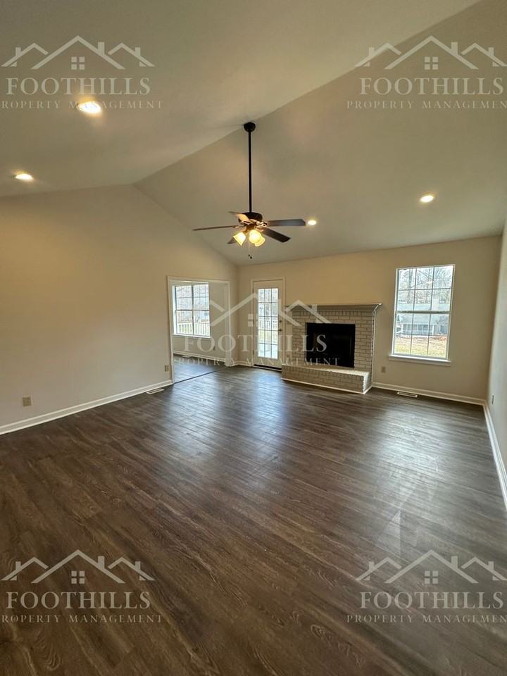 3109 Pinehurst Ln - Photo 3 of 22