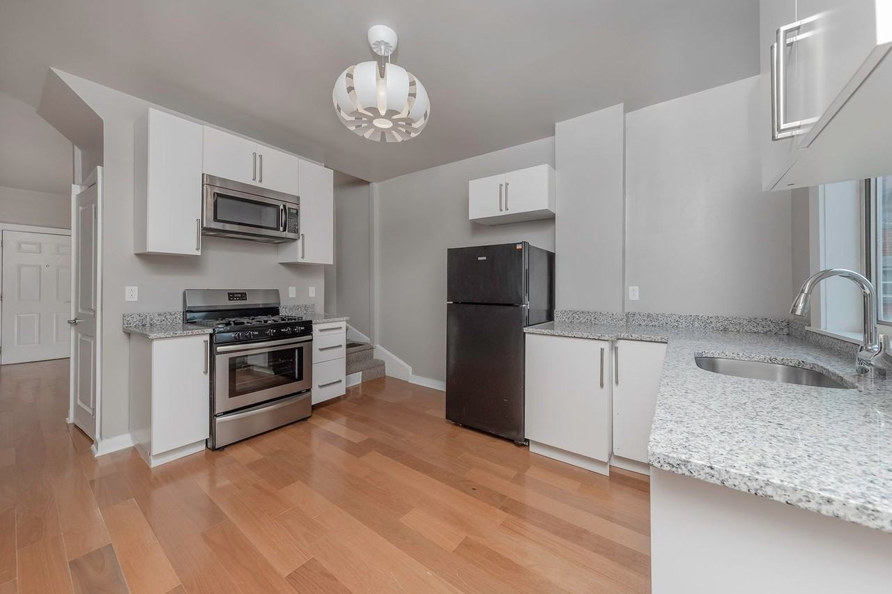 207 Meade St - Photo 5 of 14