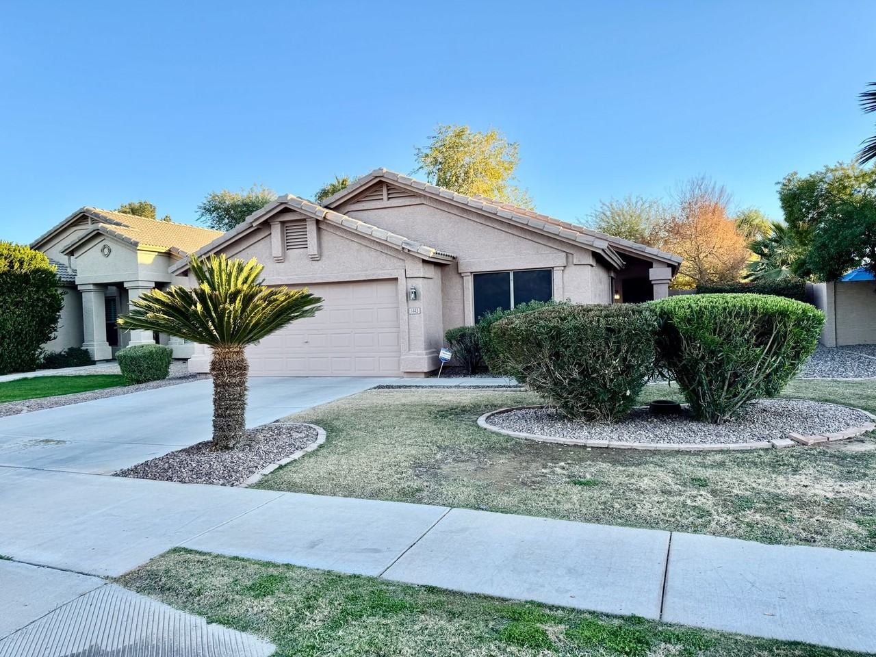 1443 W Mead Dr - Photo 2 of 32
