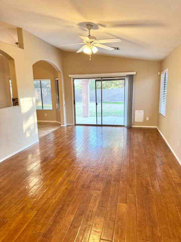 1443 W Mead Dr - Photo 3 of 32