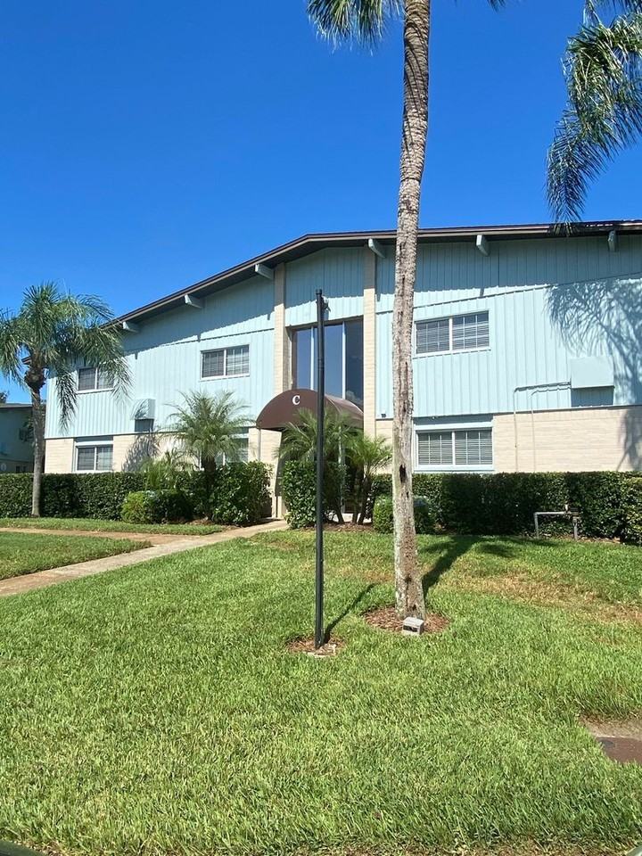1695 Lee Rd - Photo 2 of 34