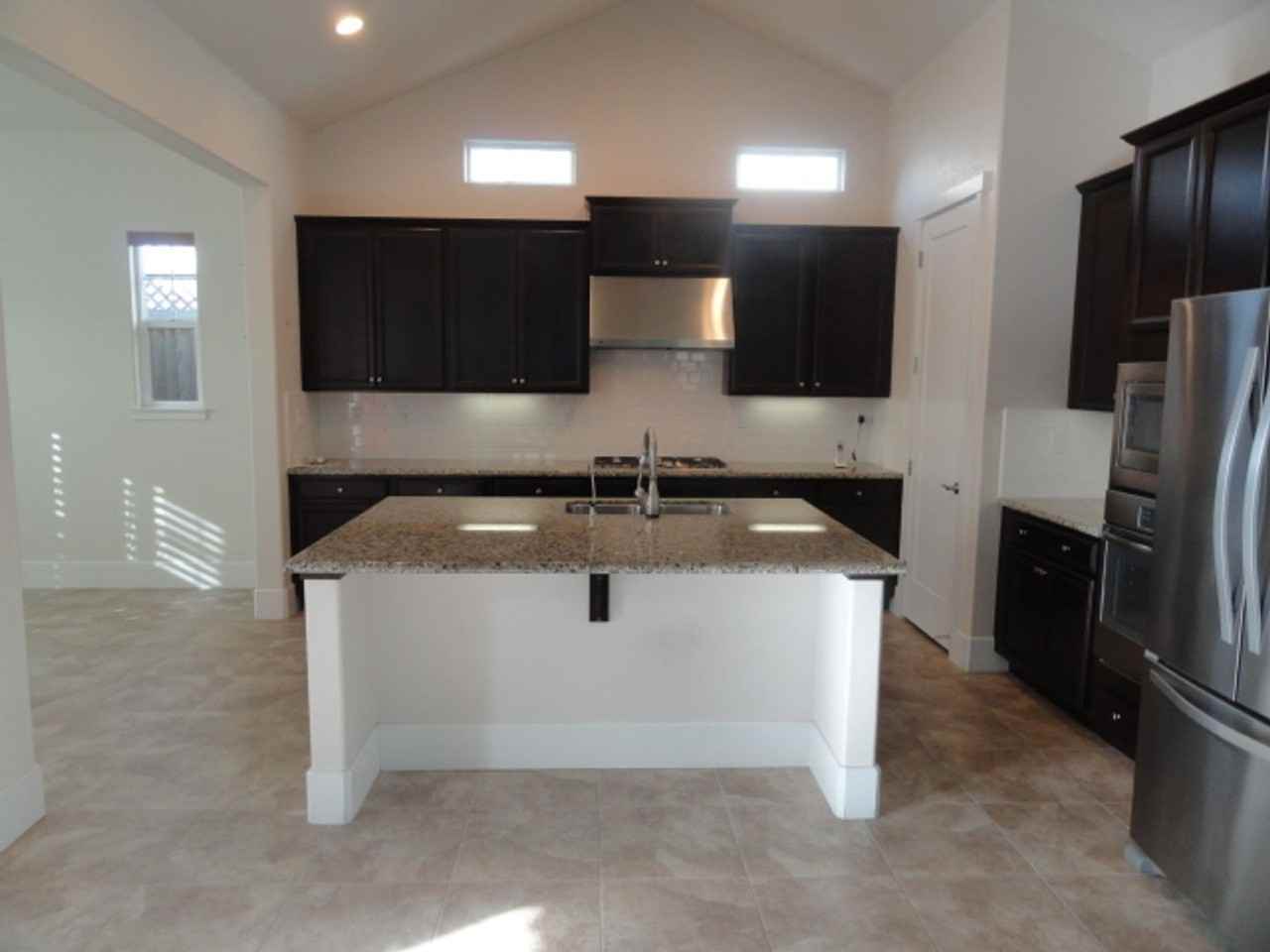 13833 Sherman Blvd - Photo 4 of 31