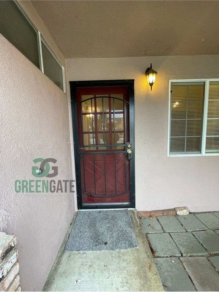 2305 Rose Ave - Photo 3 of 35