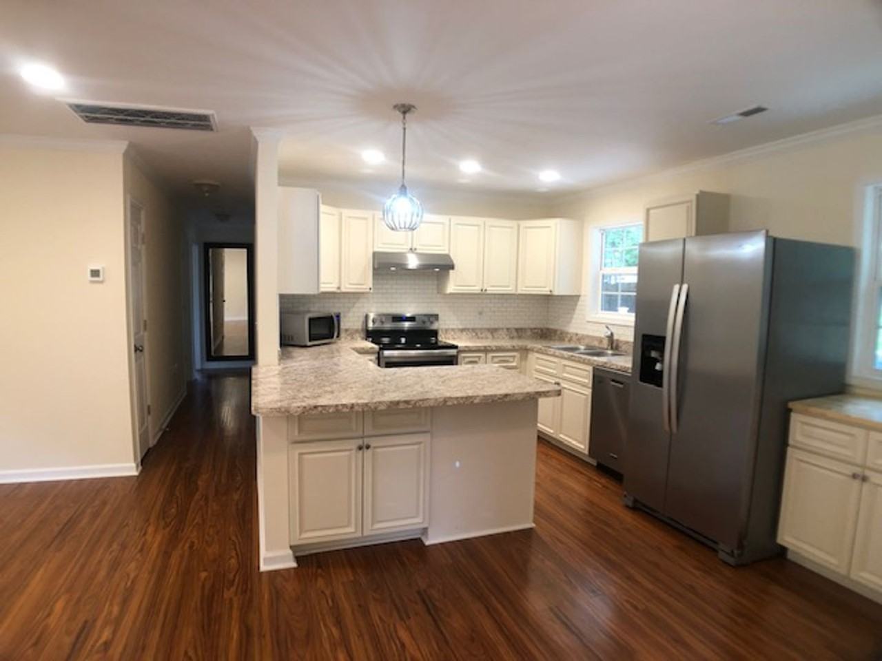 1108 Southern Dr - Photo 2 of 15