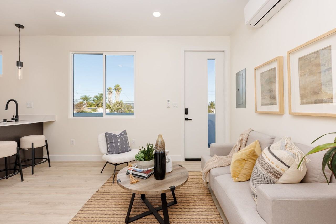 3348 Lockwood Dr - Photo 4 of 8