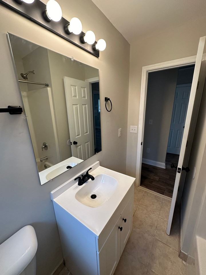 1537 N Avalon triplex - Photo 2 of 8