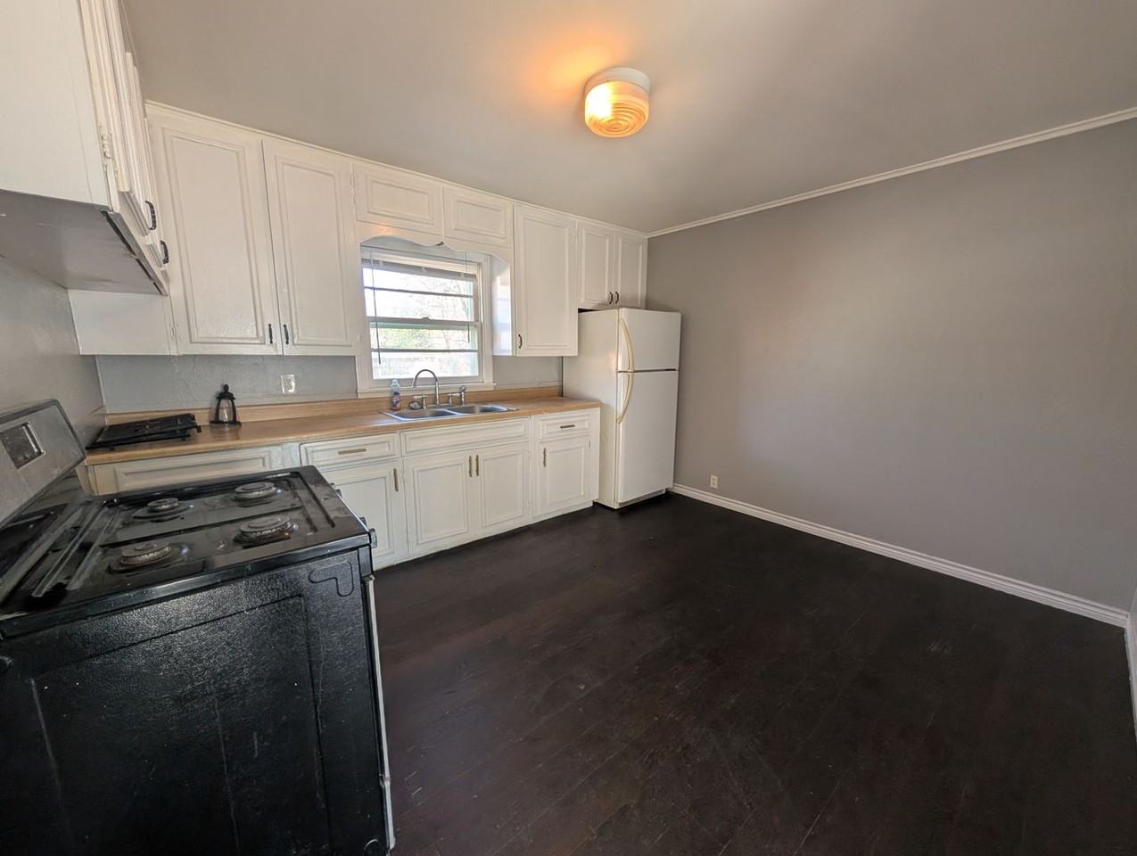 4022 Elizabeth St - Photo 5 of 10