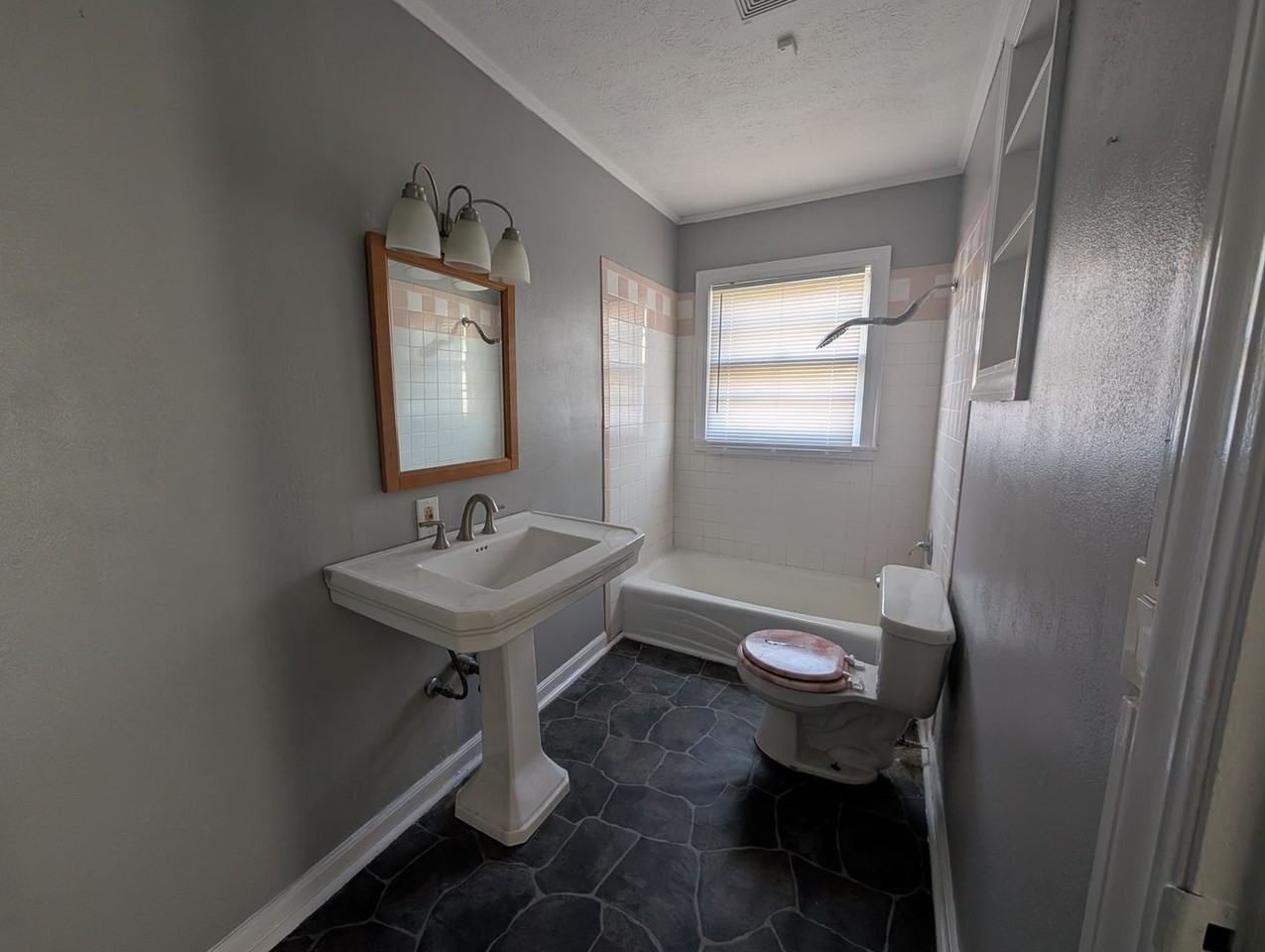 4022 Elizabeth St - Photo 7 of 10