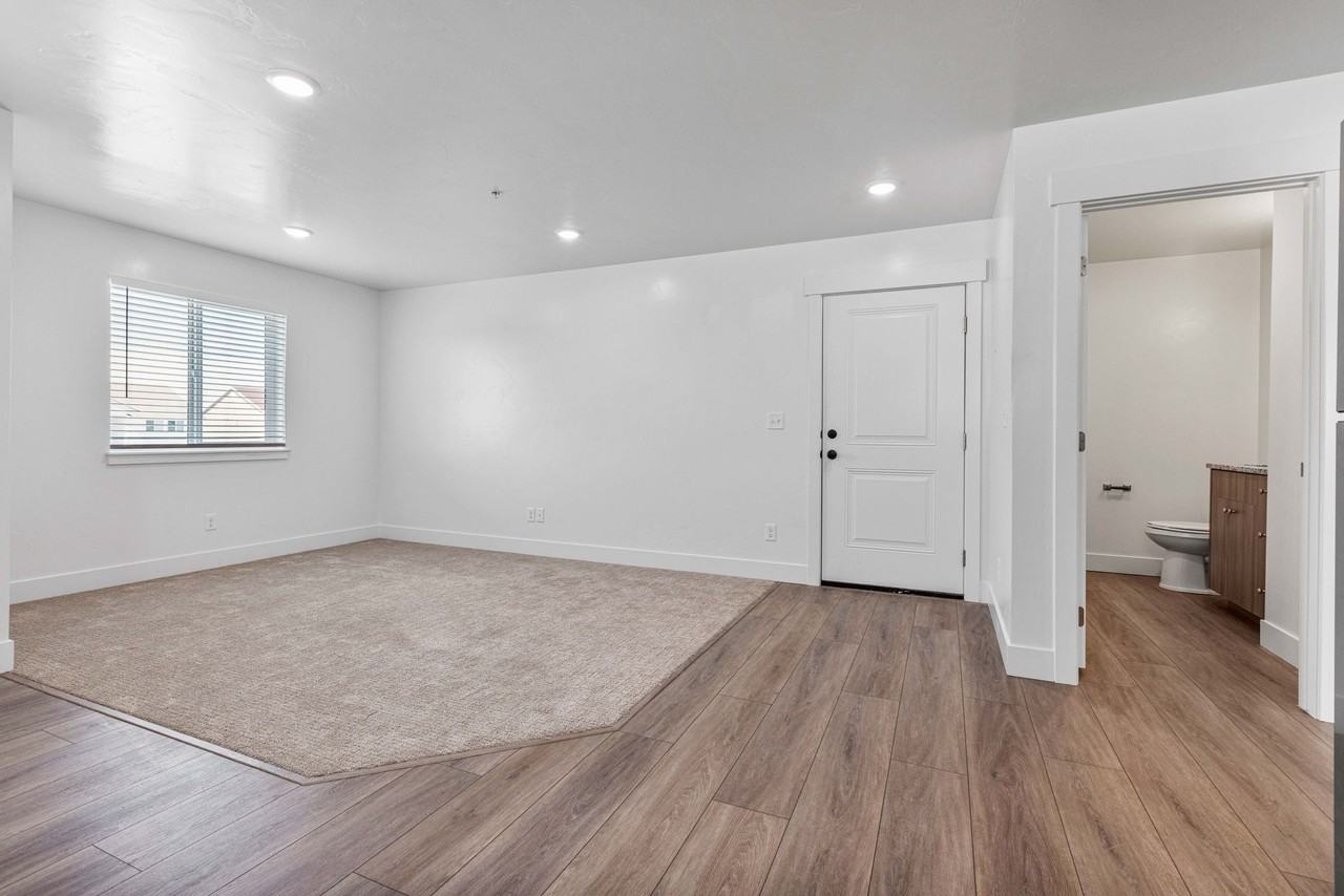 3 BEDROOM 1.5 BATHROOM - Photo 2 of 18