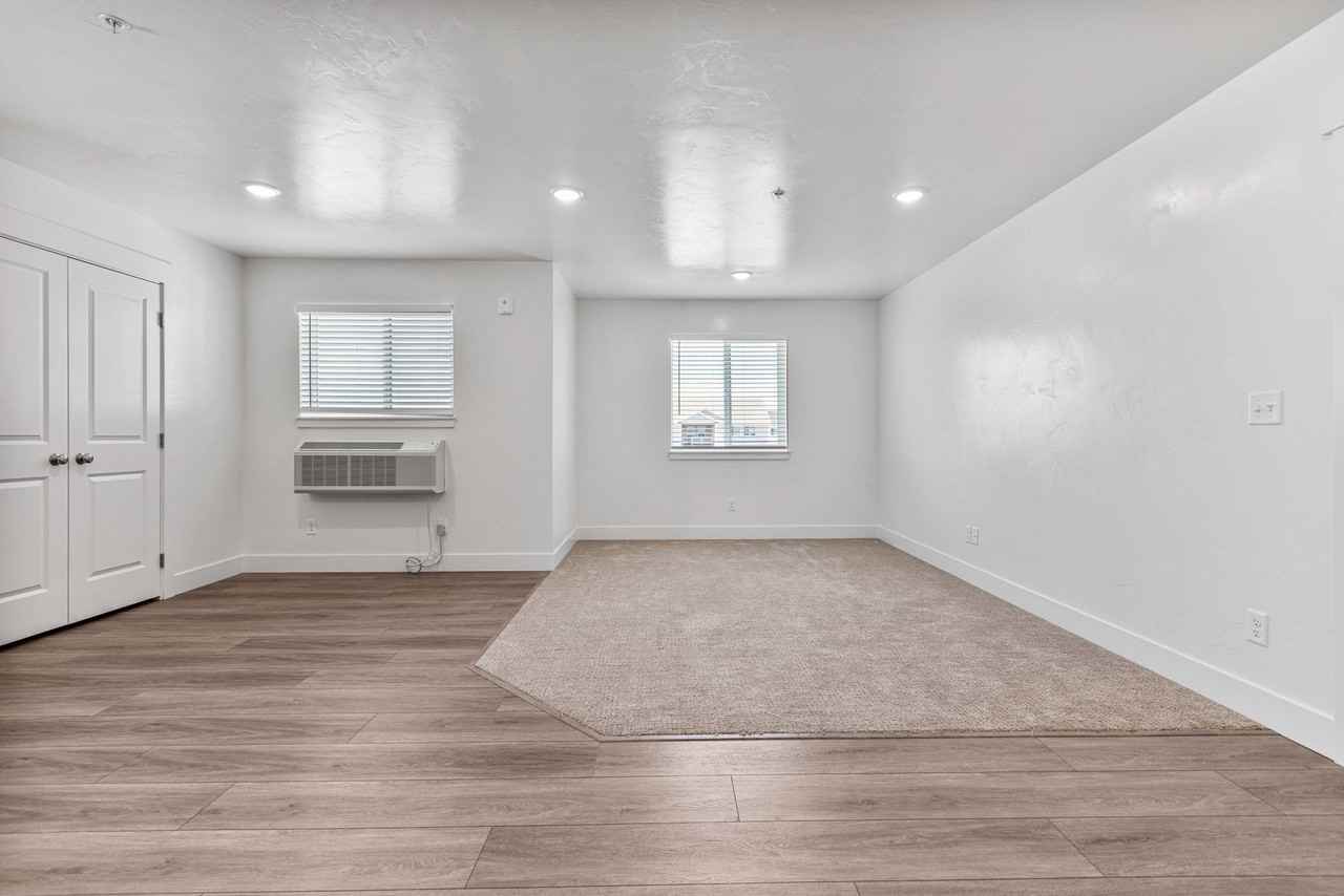 3 BEDROOM 1.5 BATHROOM - Photo 4 of 18