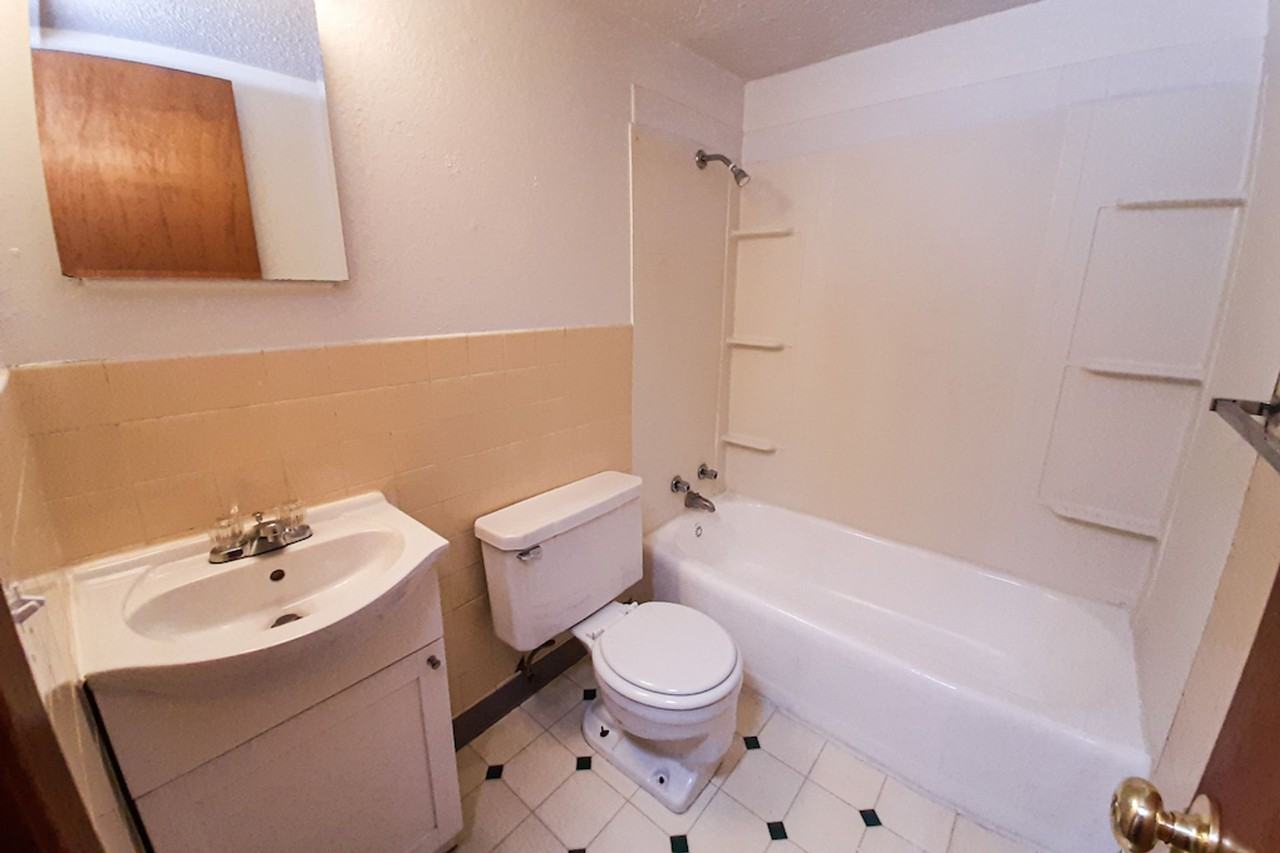 1021 Southpark Dr - Photo 3 of 6