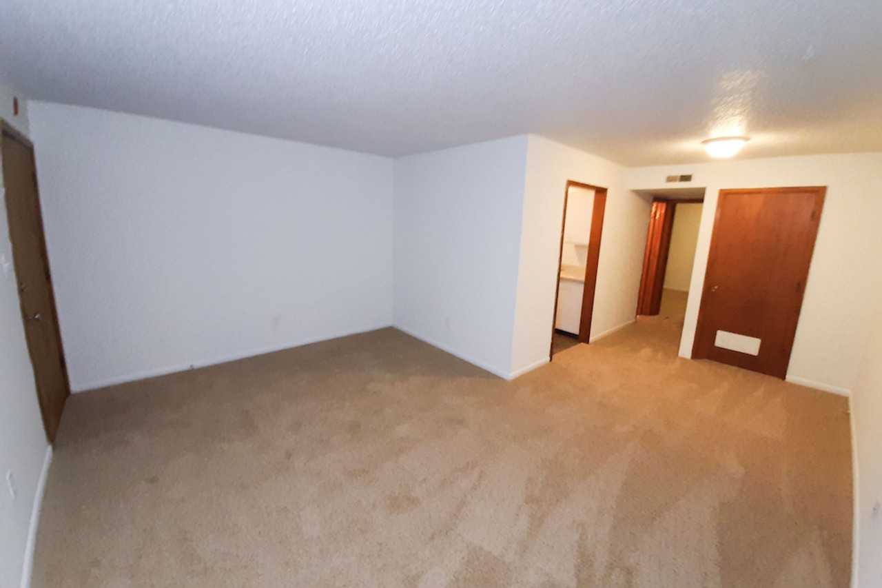 1021 Southpark Dr - Photo 5 of 6