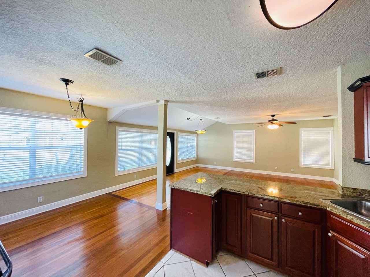 1332 W Princeton St - Photo 5 of 36